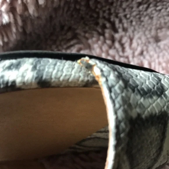 Size 7 1/2 CL by Chinese Laundry low heel snakeskin pattern - Picture 7 of 7